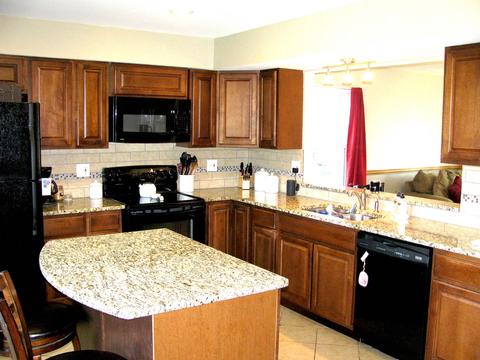 682 Packard Dr, Elgin, IL 60120 photo 4