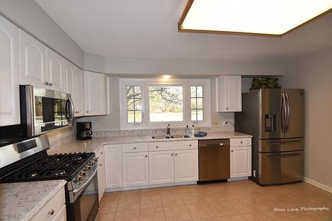 26 W174 Tomahawk Dr, Wheaton, IL 60189 photo 4