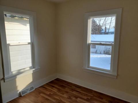 621 W Ringold St, Freeport, IL 61032 photo 3
