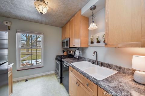 1702 E Liberty Dr, Wheaton, IL 60187 photo 2