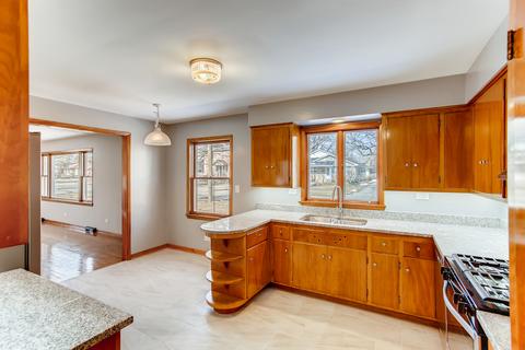 1102 E Illinois St, Wheaton, IL 60187 photo 5