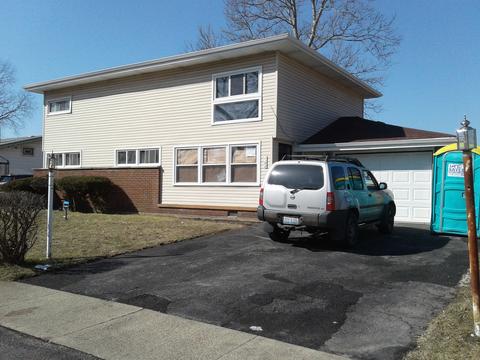 2748 Circle Dr, Markham, IL 60428 photo 2