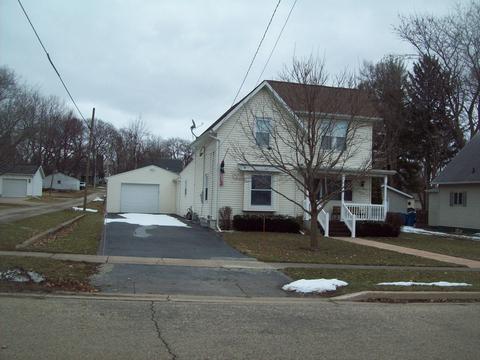 108 4th St, Walnut, IL 61376 photo 2