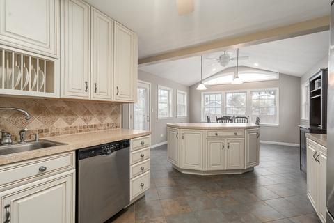 611 E Main St, Morris, IL 60450 photo 4
