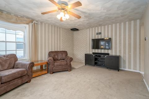 611 E Main St, Morris, IL 60450 photo 3