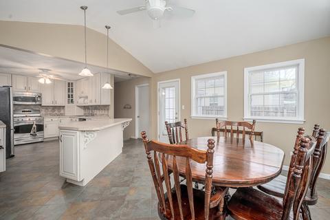 611 E Main St, Morris, IL 60450 photo 5