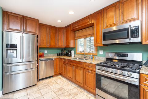 2010 Morse Ave, Des Plaines, IL 60018 photo 7