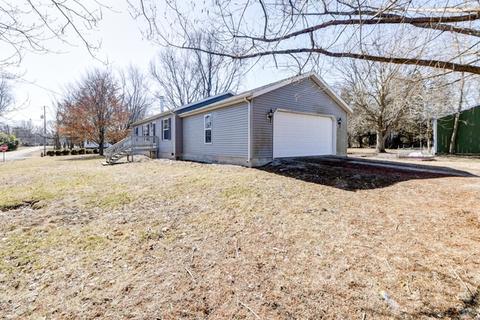 307 S Garfield St, Philo, IL 61864 photo 2