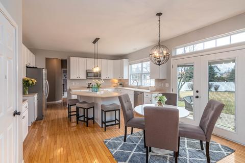 1304 Bay Meadows Dr, Bartlett, IL 60103 photo 8