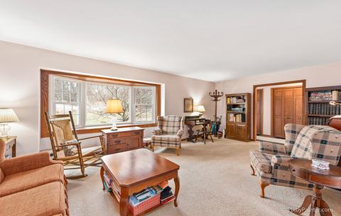 526 Stevens Ct, Sleepy Hollow, IL 60118 photo 8