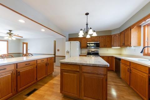 3900 Maple Ave, Mchenry, IL 60050 photo 9