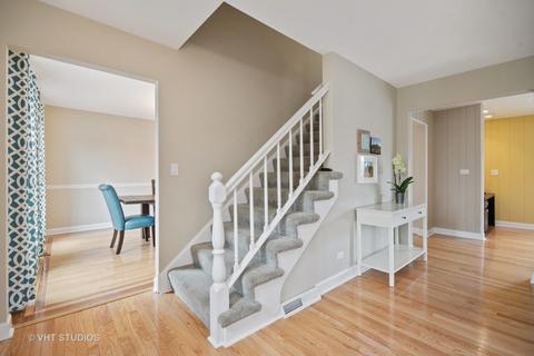 1449 Creekside Dr, Wheaton, IL 60189 photo 4