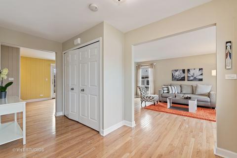 1449 Creekside Dr, Wheaton, IL 60189 photo 3