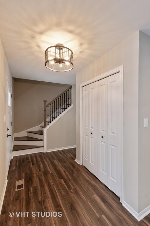 995 Freeman Rd, Hoffman Estates, IL 60192 photo 6