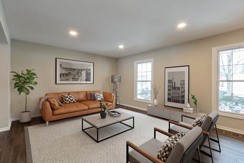 995 Freeman Rd, Hoffman Estates, IL 60192 photo 10