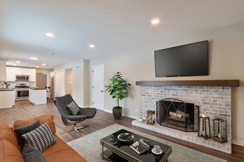 995 Freeman Rd, Hoffman Estates, IL 60192 photo 3