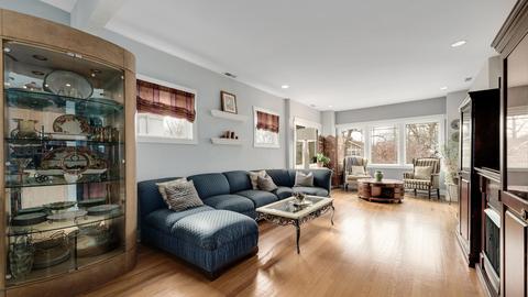 145 Barrypoint Rd #2S, Riverside, IL 60546 photo 4