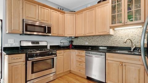 145 Barrypoint Rd #2S, Riverside, IL 60546 photo 9