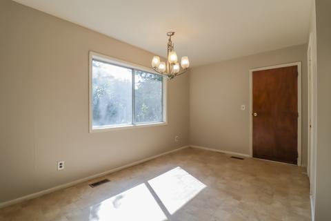 910 S Duncan Rd, Champaign, IL 61821 photo 8