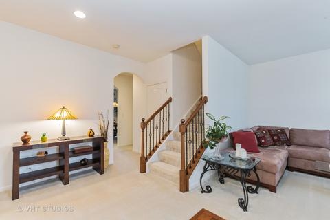 458 E Amberside Dr, Elgin, IL 60124 photo 2