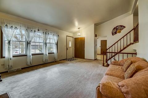 35 Lockman Cir, Elgin, IL 60123 photo 5