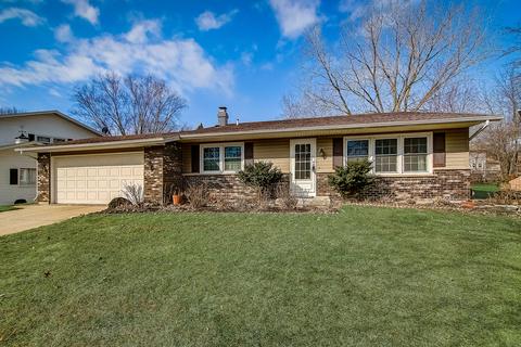 35 Lockman Cir, Elgin, IL 60123 photo 1