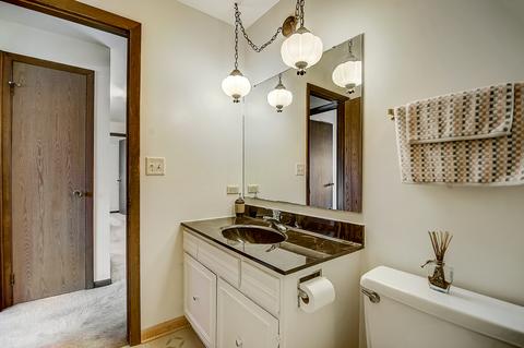 35 Lockman Cir, Elgin, IL 60123 photo 16