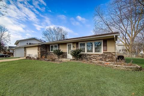 35 Lockman Cir, Elgin, IL 60123 photo 2
