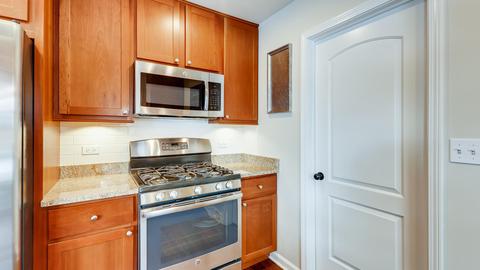 3775 Lexington Dr, Hoffman Estates, IL 60192 photo 9