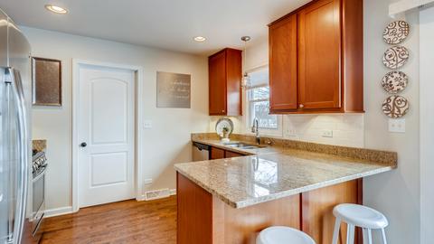 3775 Lexington Dr, Hoffman Estates, IL 60192 photo 6