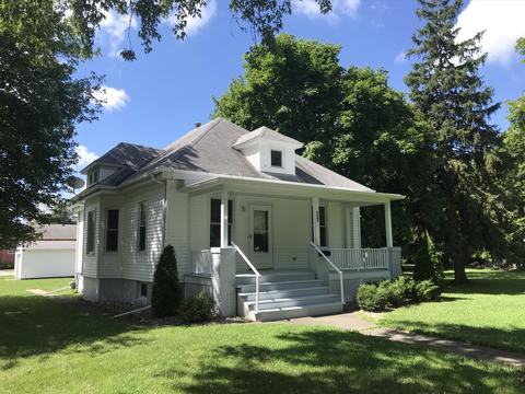654 E Patton St, Paxton, IL 60957 photo 1