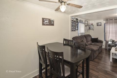 592 Oakhill Rd, Elgin, IL 60120 photo 8