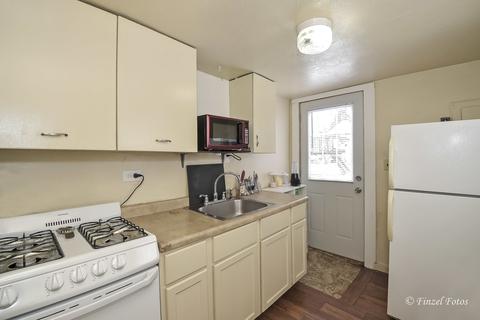 592 Oakhill Rd, Elgin, IL 60120 photo 9