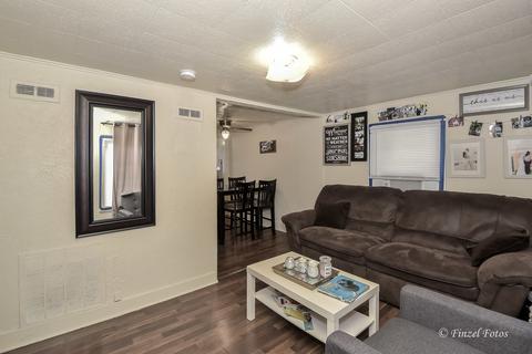 592 Oakhill Rd, Elgin, IL 60120 photo 5