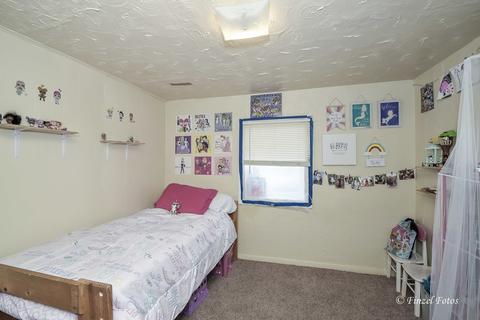 592 Oakhill Rd, Elgin, IL 60120 photo 13