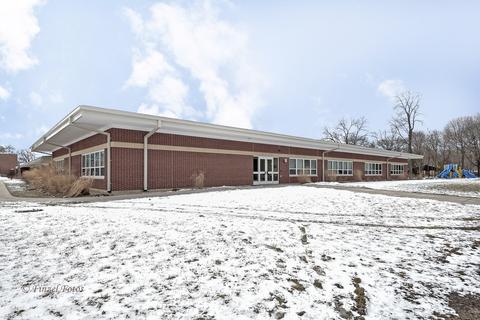 592 Oakhill Rd, Elgin, IL 60120 photo 14
