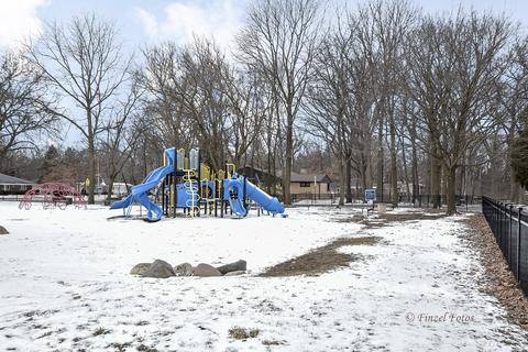 592 Oakhill Rd, Elgin, IL 60120 photo 15