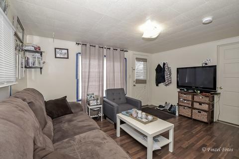 592 Oakhill Rd, Elgin, IL 60120 photo 7