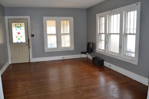 113 E Moore St, Ottawa, IL 61350 photo 4