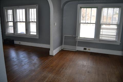 113 E Moore St, Ottawa, IL 61350 photo 7