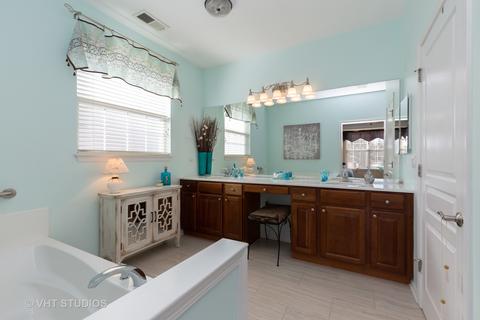 2499 Edgewater Dr, Elgin, IL 60124 photo 24