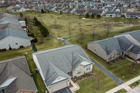2499 Edgewater Dr, Elgin, IL 60124 photo 3