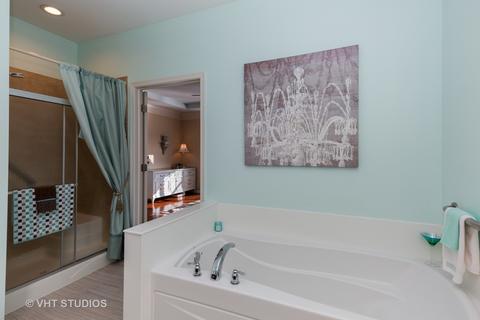 2499 Edgewater Dr, Elgin, IL 60124 photo 25