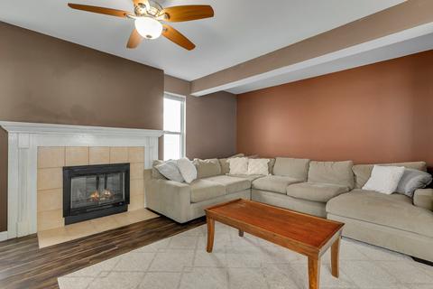 824 Red Barn Ln, Elgin, IL 60124 photo 12