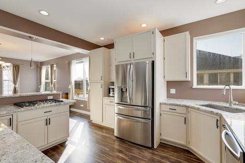 824 Red Barn Ln, Elgin, IL 60124 photo 8