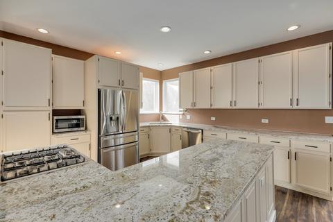824 Red Barn Ln, Elgin, IL 60124 photo 9