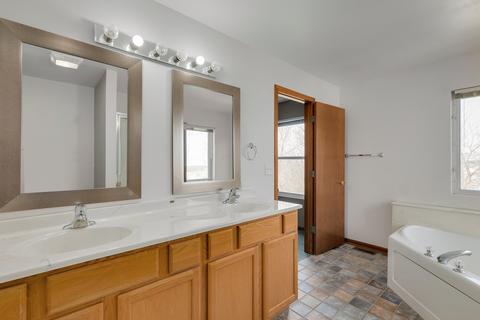824 Red Barn Ln, Elgin, IL 60124 photo 24