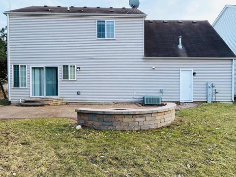 1664 Plum Tree Ln, Aurora, IL 60504 photo 2