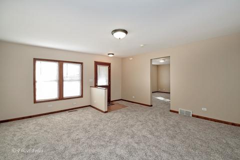 636 E Washington St, Marengo, IL 60152 photo 6
