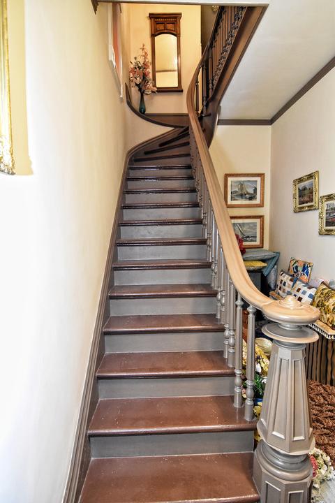 503 E Chicago St, Elgin, IL 60120 photo 4